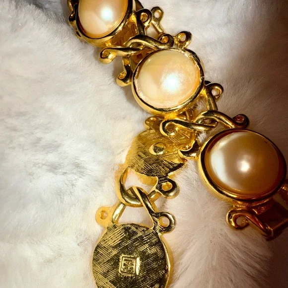 Vintage Golden and  Faux Pearl Women's Bracelet made by Weingeroff - Picture 11 of 11